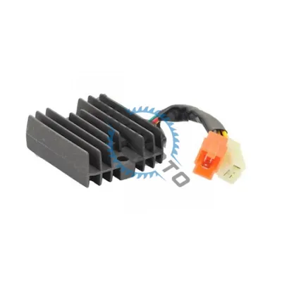 Regulator tensiune 12V DC, 2 mufe cu 3 fire Regulator tensiune 12V DC, 2 mufe cu 3 fire